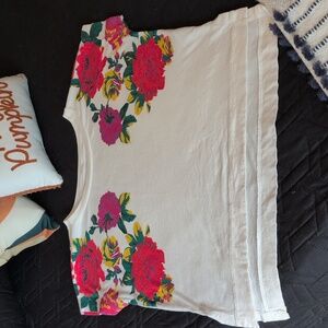 Anthropologie Rose Printed Tee T Shirt Women’s Size M White Short Sleeve Hi-Low